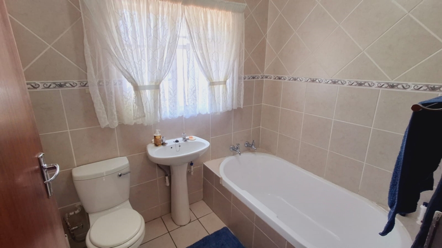 3 Bedroom Property for Sale in Roodia Free State